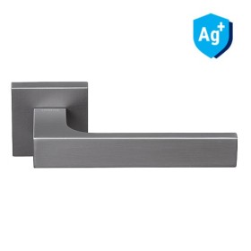 Межкомнатная дверная ручка Archie Sillur на квадратной накладке MURO PLATINUM GREY платиново-серый Межкомнатная дверная ручка Archie Sillur на квадратной накладке MURO PLATINUM GREY платиново-серый