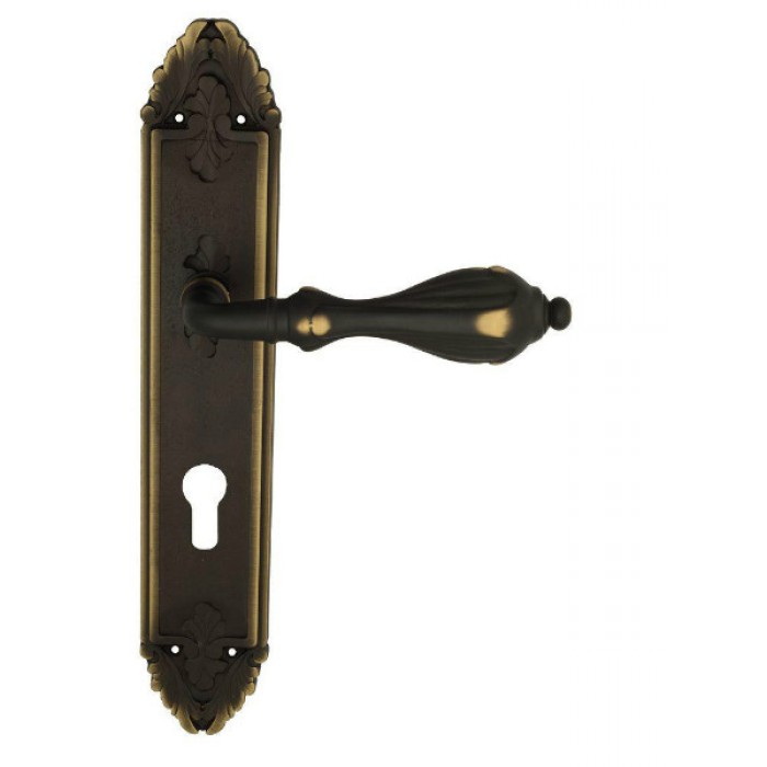 Дверная ручка Venezia ANAFESTO CYL на планке PL90 темная бронза