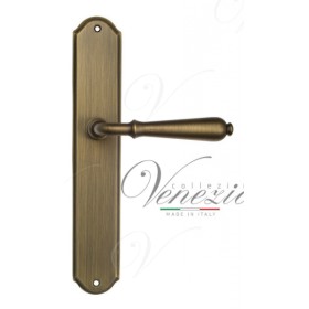 Дверная ручка Venezia CLASSIC на планке PL02 матовая бронза