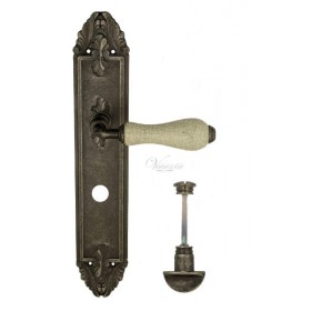 Дверная ручка Venezia COLOSSEO белая керамика паутинка WC на планке PL90 античное серебро Дверная ручка Venezia COLOSSEO белая керамика паутинка WC на планке PL90 античное серебро