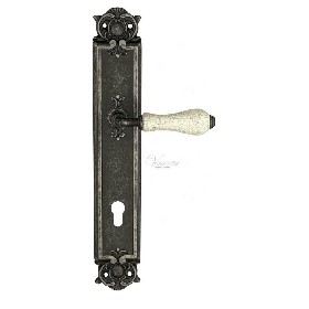 Дверная ручка Venezia COLOSSEO белая керамика паутинка CYL на планке PL97 античное серебро