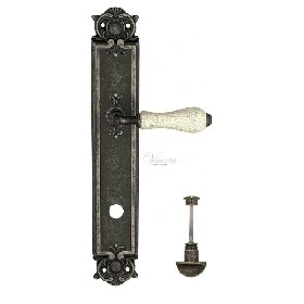 Дверная ручка Venezia COLOSSEO белая керамика паутинка WC на планке PL97 античное серебро Дверная ручка Venezia COLOSSEO белая керамика паутинка WC на планке PL97 античное серебро