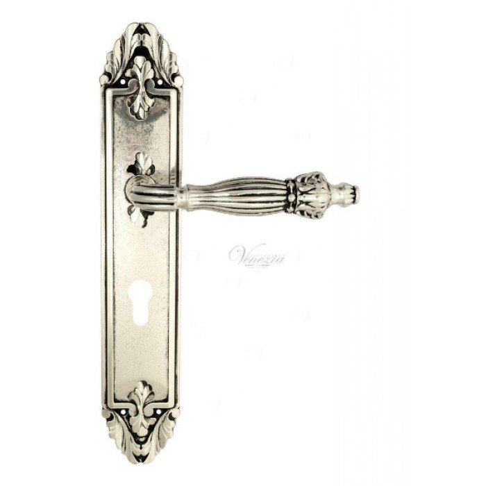 Дверная ручка Venezia OLIMPIO CYL на планке PL90 натуральное серебро + черный