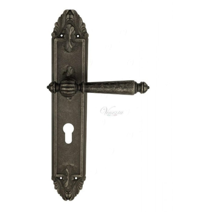 Дверная ручка Venezia PELLESTRINA CYL на планке PL90 античное серебро