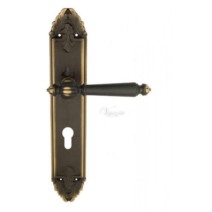 Дверная ручка Venezia PELLESTRINA CYL на планке PL90 темная бронза
