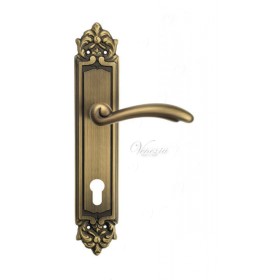 Дверная ручка Venezia VERSALE CYL на планке PL96 матовая бронза Дверная ручка Venezia VERSALE CYL на планке PL96 матовая бронза