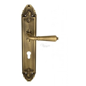 Дверная ручка Venezia VIGNOLE CYL на планке PL90 матовая бронза Дверная ручка Venezia VIGNOLE CYL на планке PL90 матовая бронза