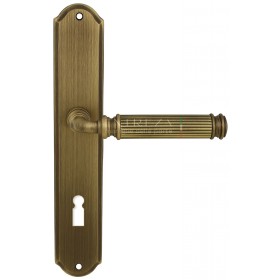 Дверная ручка Extreza BENITO (Бенито) 307 на планке PL01 матовая бронза F03