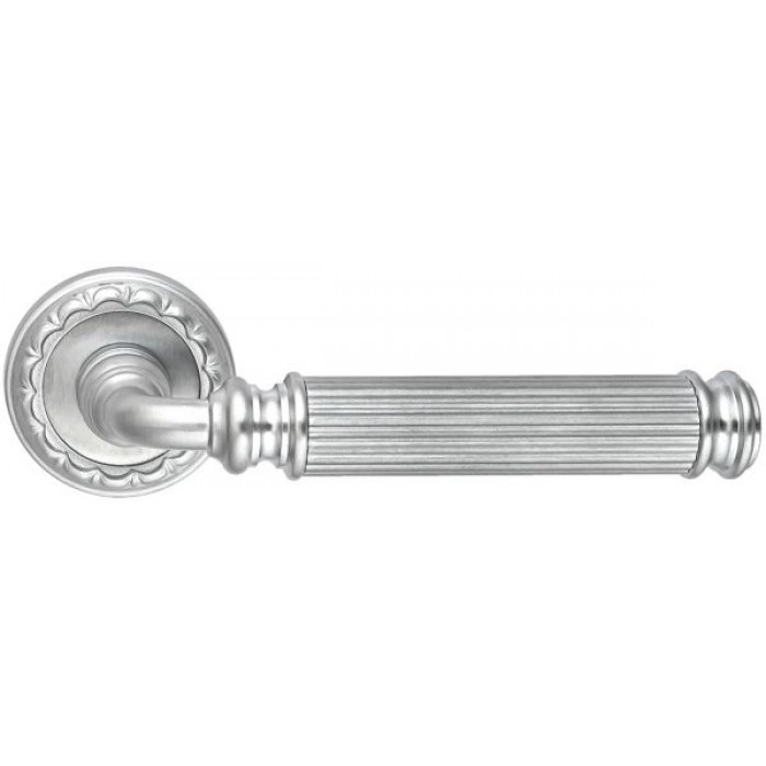 Дверная ручка Extreza BENITO (Бенито) 307 на розетке R02 матовый хром F05