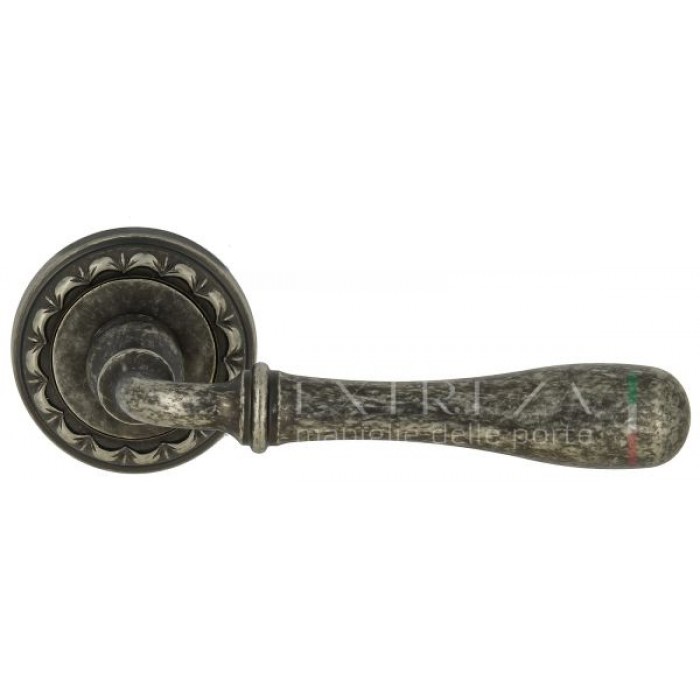 Дверная ручка Extreza CARRERA (Каррера) 321 на розетке R02 античное серебро F45