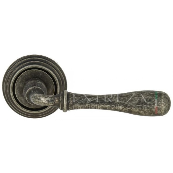 Дверная ручка Extreza CARRERA (Каррера) 321 на розетке R05 античное серебро F45