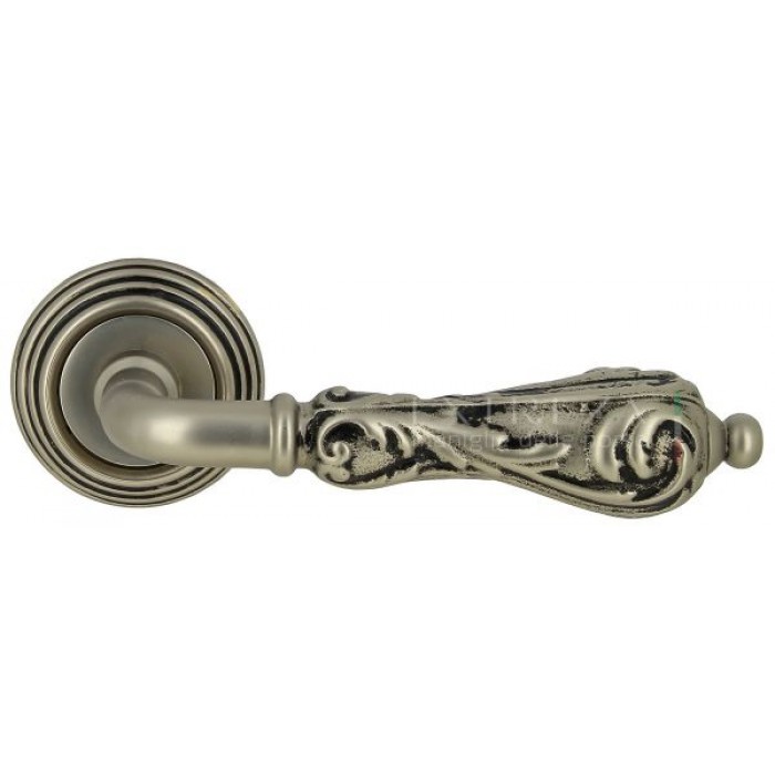 Дверная ручка Extreza GRETA (Грета) 302 на розетке R05 старинное серебро матовое + черный F64