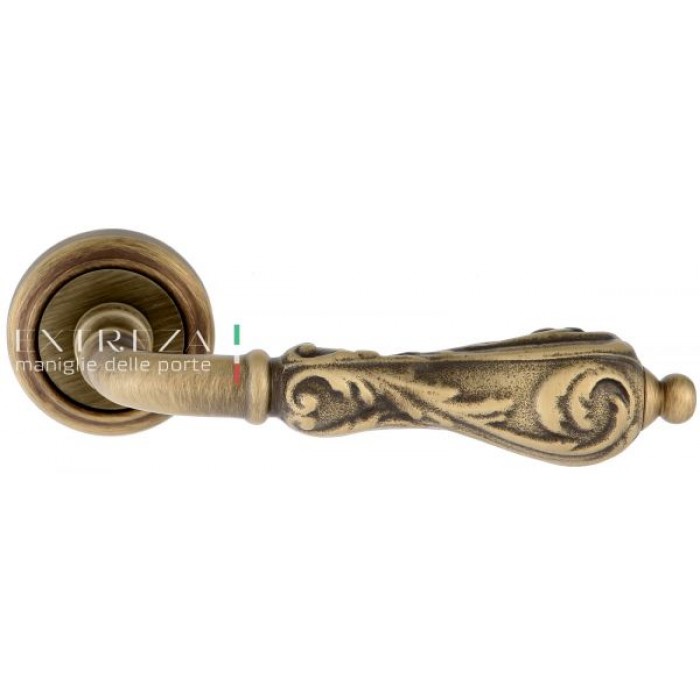 Дверная ручка Extreza GRETA (Грета) 302 на розетке R01 матовая бронза F03