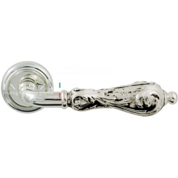 Дверная ручка Extreza GRETA (Грета) 302 на розетке R01 натуральное полированное серебро + черный F24