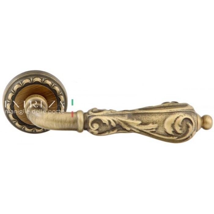 Дверная ручка Extreza GRETA (Грета) 302 на розетке R02 матовая бронза F03