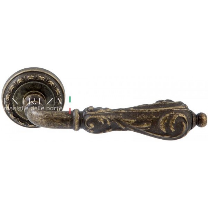 Дверная ручка Extreza GRETA (Грета) 302 на розетке R02 античная бронза F23