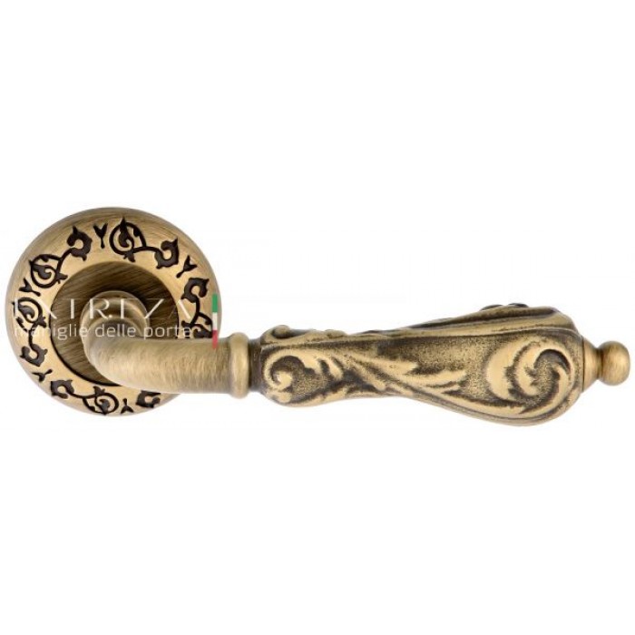 Дверная ручка Extreza GRETA (Грета) 302 на розетке R04 матовая бронза F03