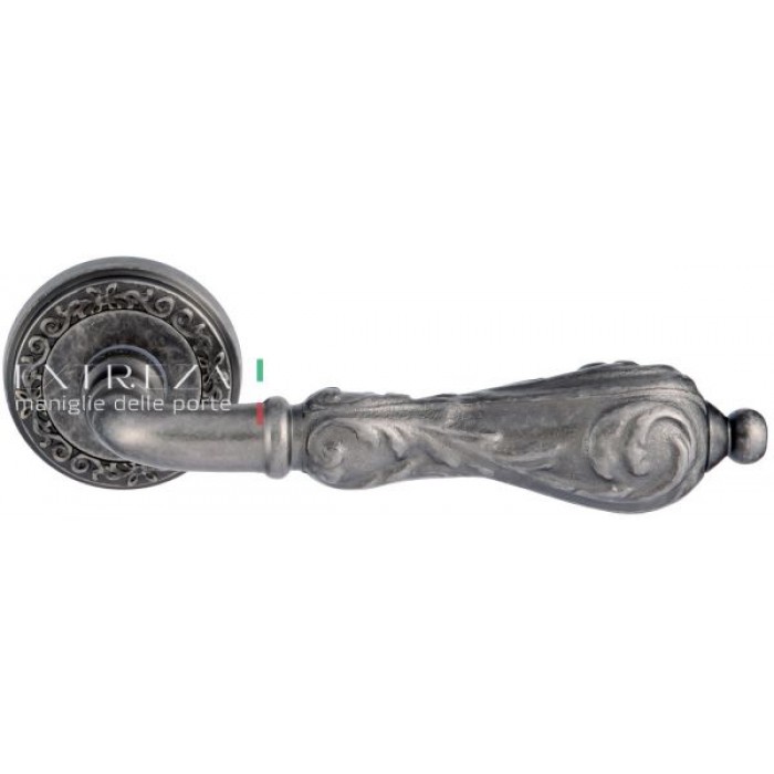 Дверная ручка Extreza GRETA (Грета) 302 на розетке R06 античное серебро F45