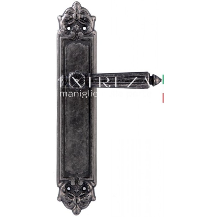 Дверная ручка Extreza LEON (Леон) 303 на планке PL02 античное серебро F45