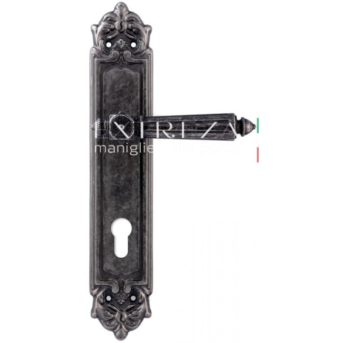 Дверная ручка Extreza LEON (Леон) 303 на планке PL02 CYL античное серебро F45