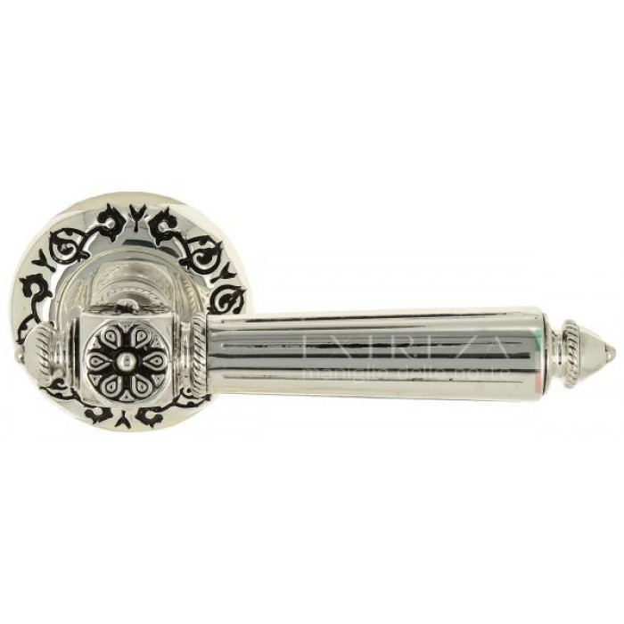 Дверная ручка Extreza LEON (Леон) 303 на розетке R04 натуральное полированное серебро + черный F24