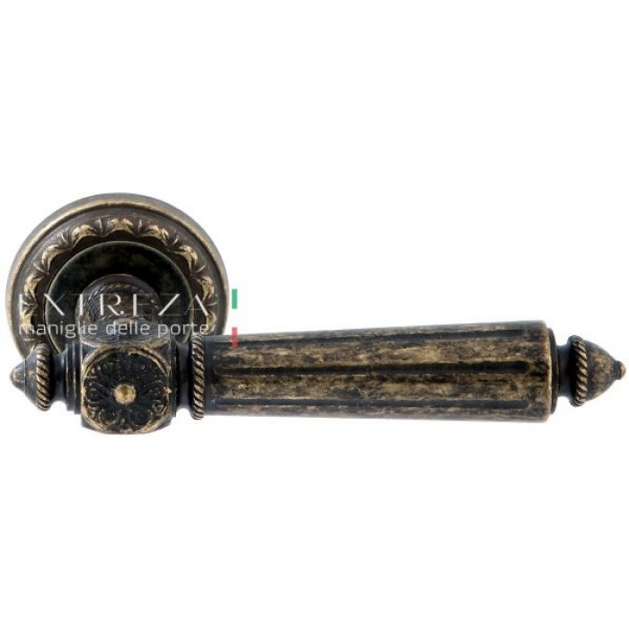 Дверная ручка Extreza LEON (Леон) 303 на розетке R02 античная бронза F23