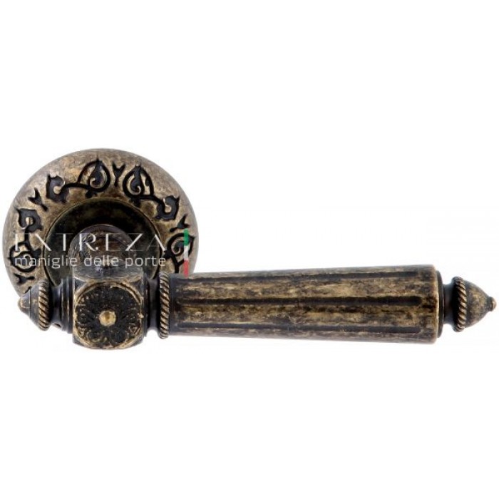 Дверная ручка Extreza LEON (Леон) 303 на розетке R04 античная бронза F23