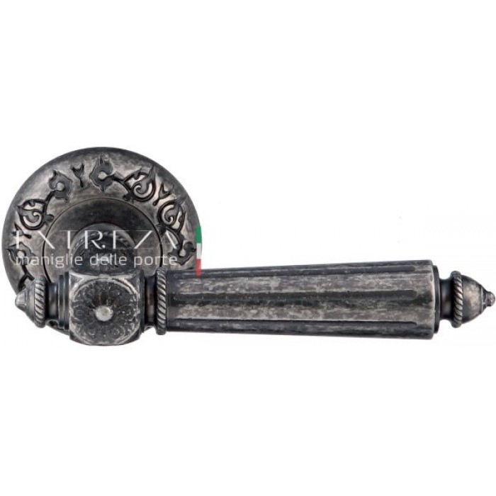 Дверная ручка Extreza LEON (Леон) 303 на розетке R04 античное серебро F45
