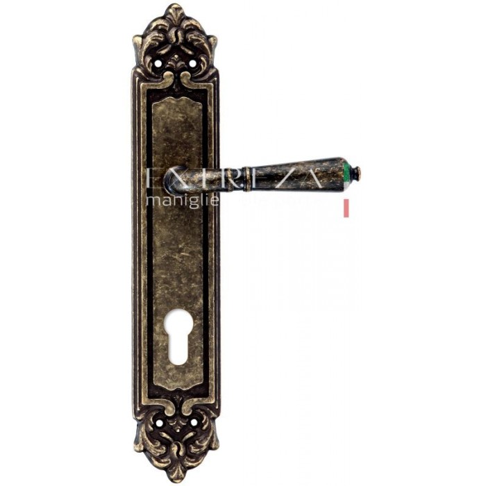 Дверная ручка Extreza PETRA (Петра) 304 на планке PL02 CYL античная бронза F23