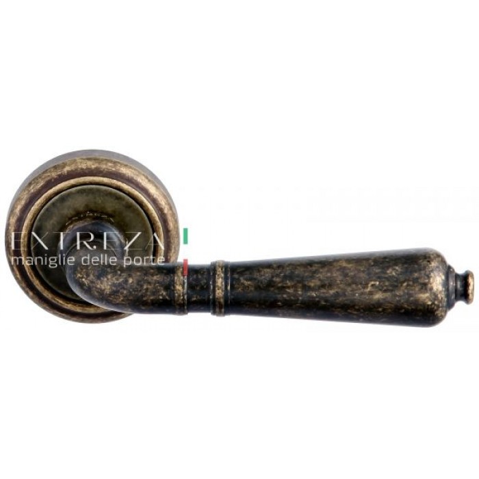 Дверная ручка Extreza PETRA (Петра) 304 на розетке R01 античная бронза F23