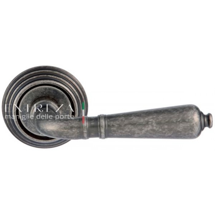 Дверная ручка Extreza PETRA (Петра) 304 на розетке R05 античное серебро F45
