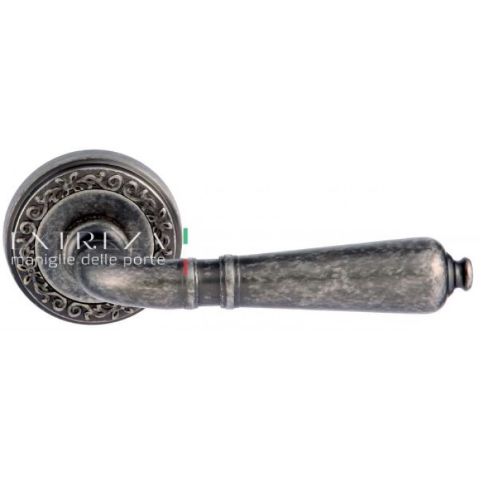 Дверная ручка Extreza PETRA (Петра) 304 на розетке R06 античное серебро F45