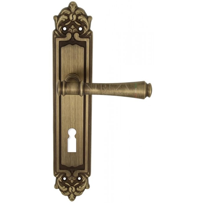 Дверная ручка Extreza PIERO (Пиеро) 326 на планке PL02 KEY матовая бронза F03