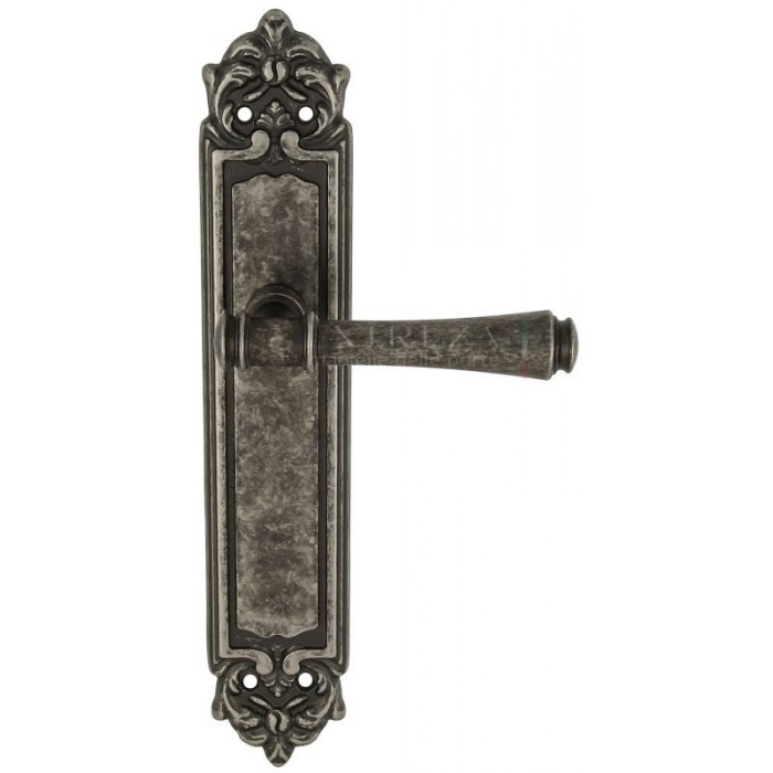 Дверная ручка Extreza PIERO (Пиеро) 326 на планке PL02 античное серебро F45
