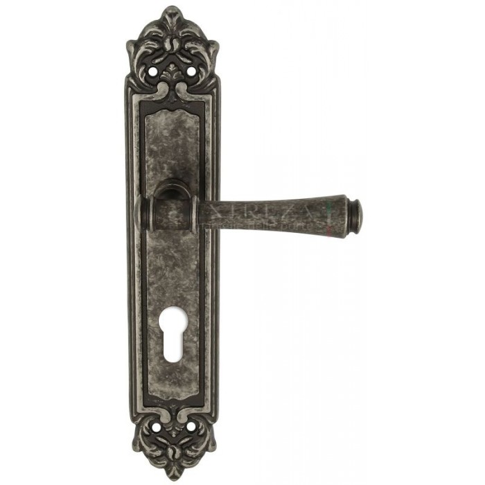 Дверная ручка Extreza PIERO (Пиеро) 326 на планке PL02 CYL античное серебро F45