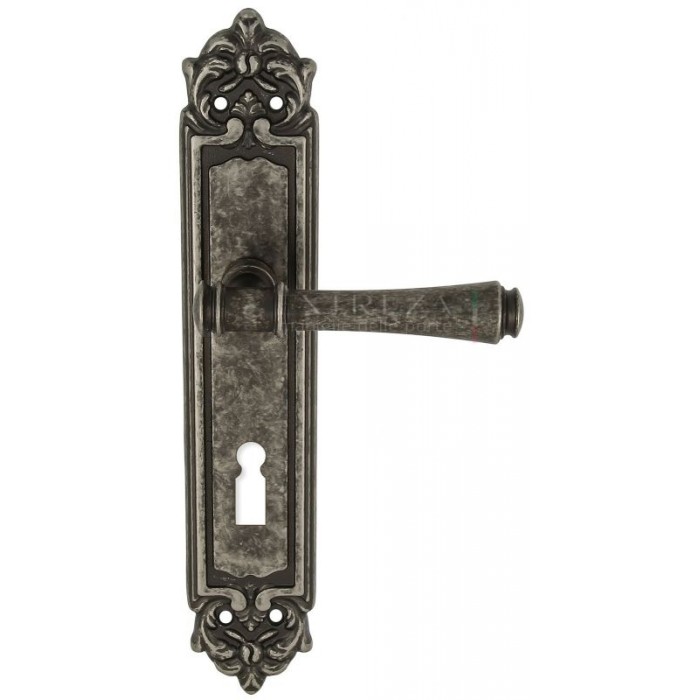 Дверная ручка Extreza PIERO (Пиеро) 326 на планке PL02 KEY античное серебро F45