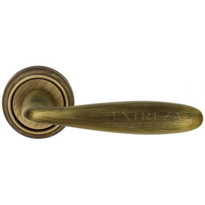 Дверная ручка Extreza VIGO (Виго) 324 на розетке R01 матовая бронза F03