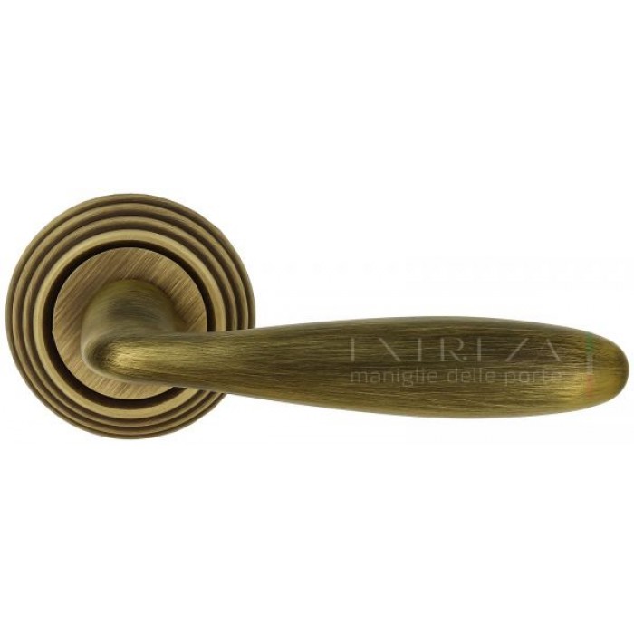 Дверная ручка Extreza VIGO (Виго) 324 на розетке R05 матовая бронза F03
